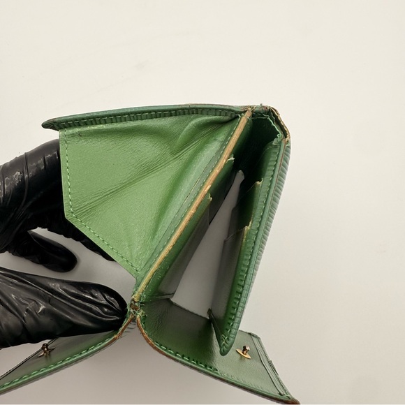 Louis Vuitton Epi Green Trifold Wallet Snap Closure France Authenticated - Picture 10 of 15